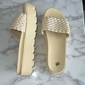 Women's Cream Woven Slide Sandals Size 11